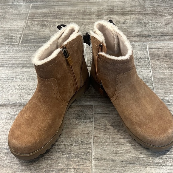 🩷Beautiful Girls Uggs - Picture 5 of 6